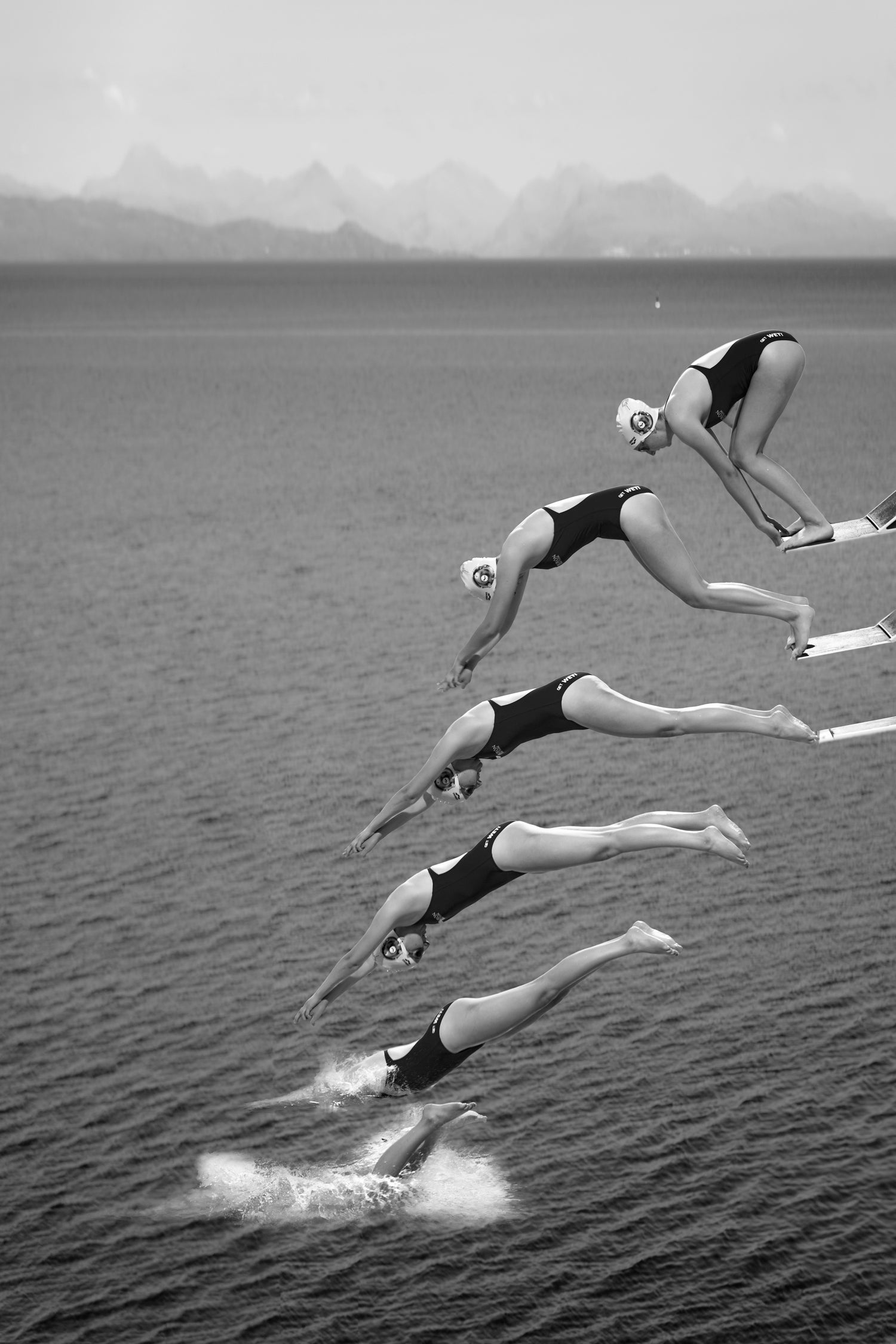 The beauty of diving by Greetje on GIANT ART - black and white photography quick
