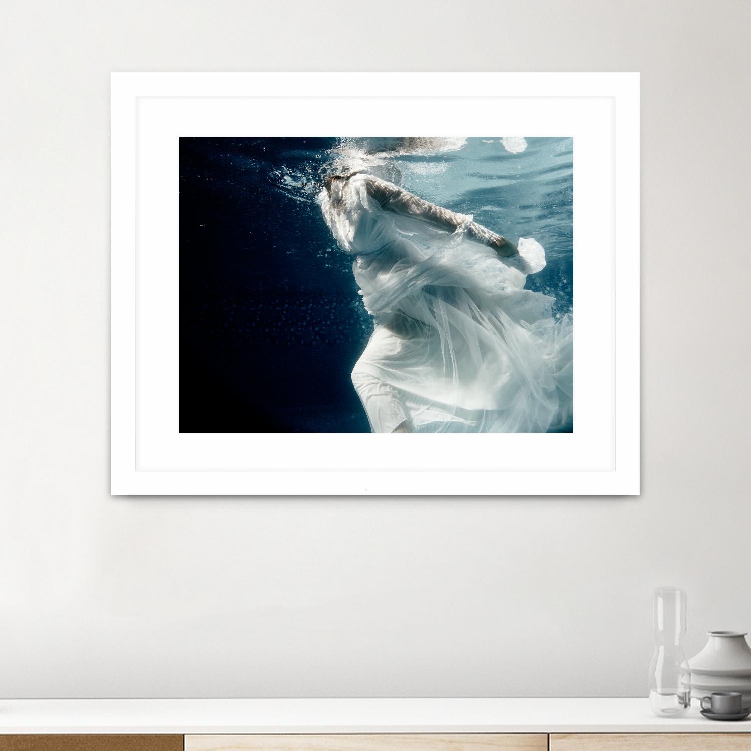 Approach by Peter Morneau on GIANT ART - white figurative artiste québécois