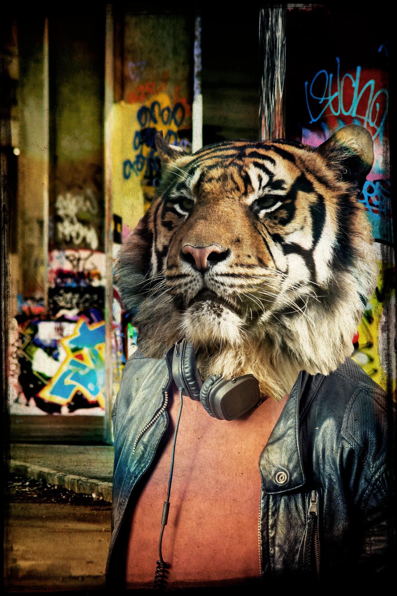 Tigre à l'affût par GI ArtLab sur GIANT ART - brun contemporain