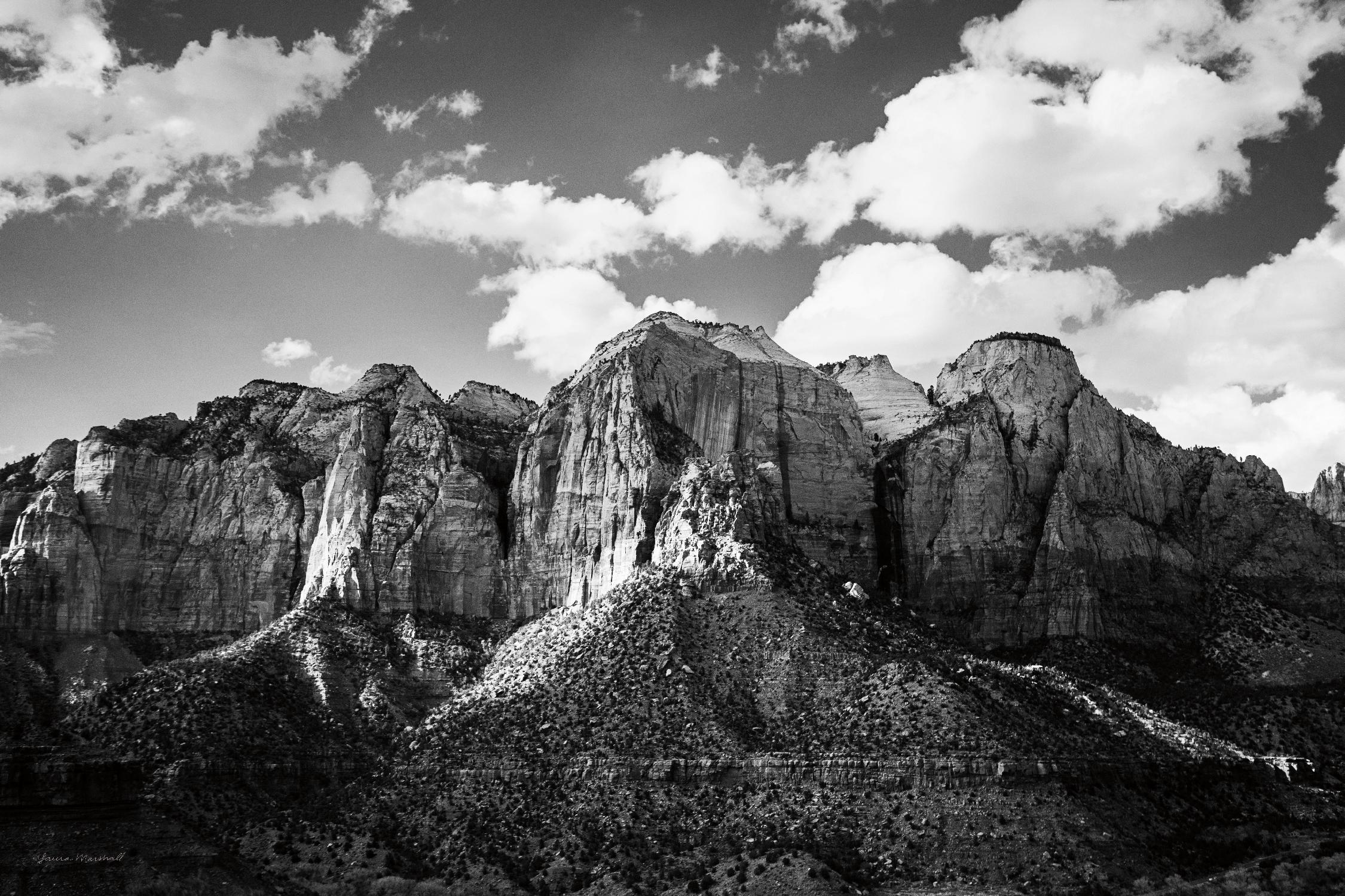 Zion Canyon I par Laura Marshall sur GIANT ART - paysage noir