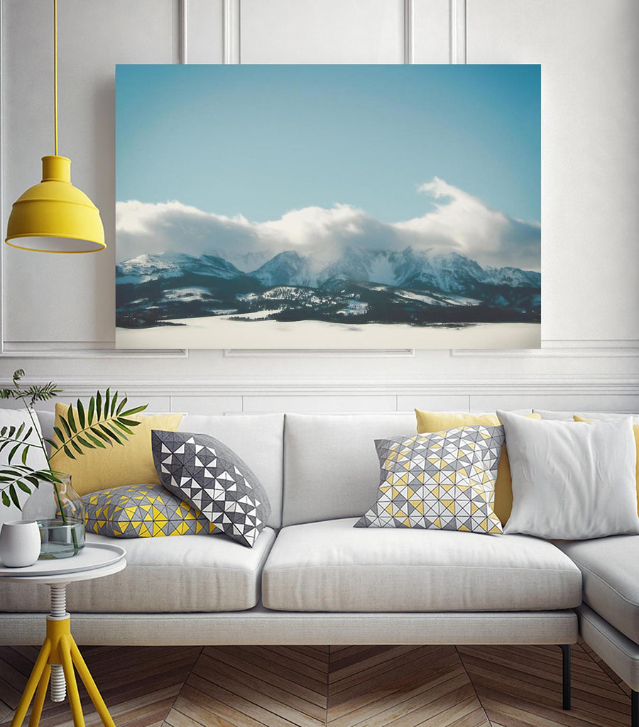 Bridger Mountain Cloud Cover par Annie Bailey Art sur GIANT ART - blanc,bleu paysages, photographie, montagnes, neige, hiver, collines