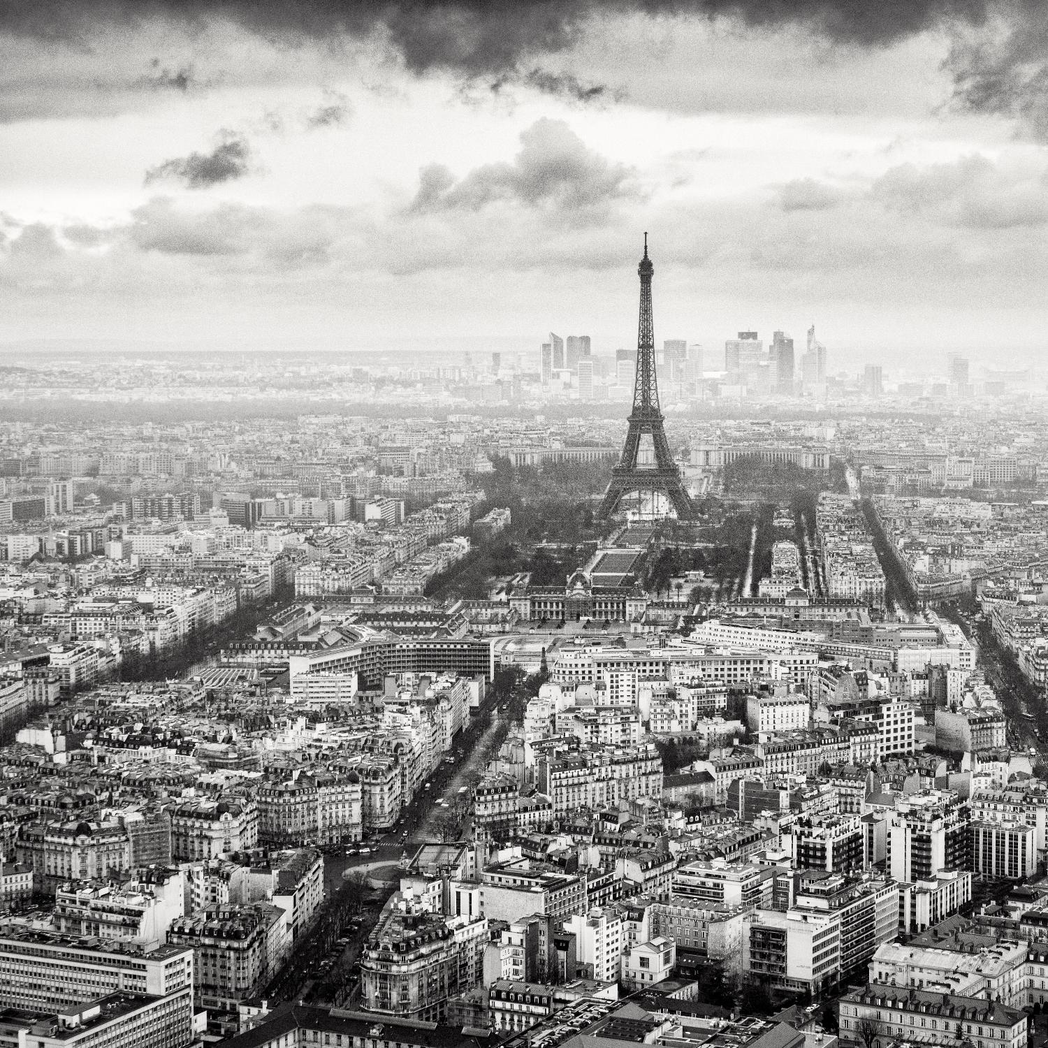 La Tour Eiffel et La Defense by Wilco Dragt on GIANT ART - multicolor photography; landscapes; people/places