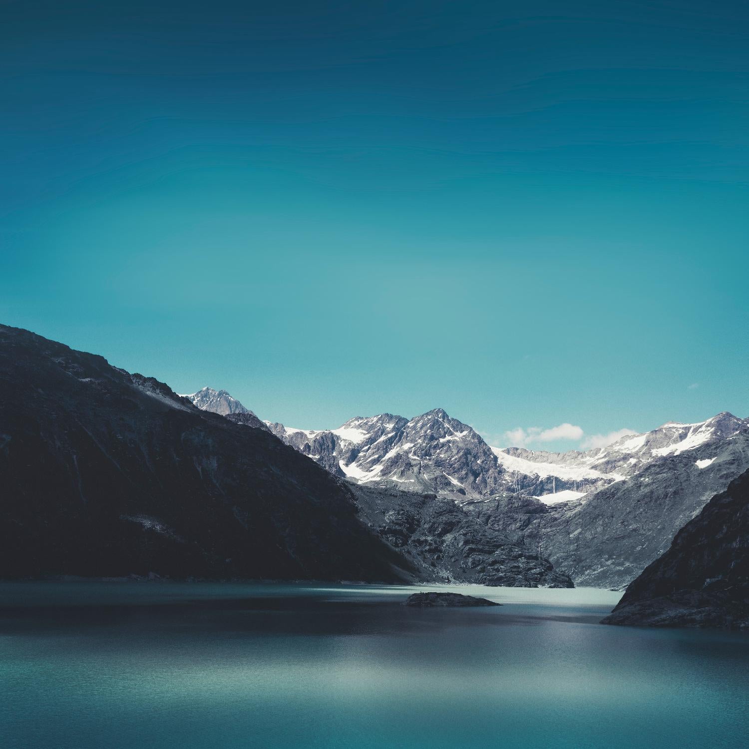 Turquoise Mountain Lake by Dirk Wuestenhagen on GIANT ART - multicolor photography; landscapes