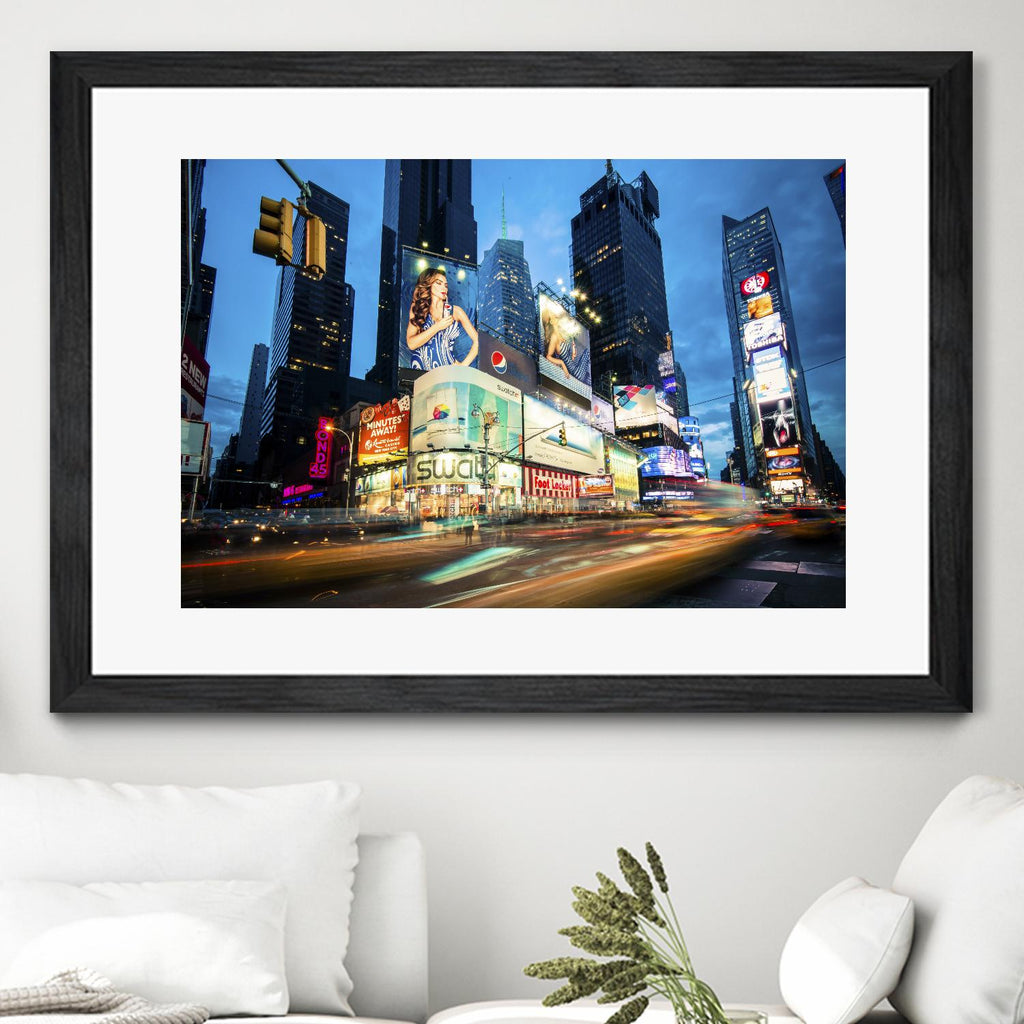 Times Square Rays of Light III par Guilliame Gaudet sur GIANT ART - scène de ville noire