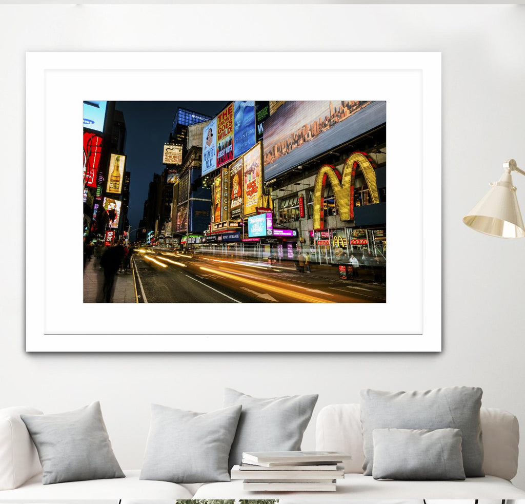 Times Square Rays of Light IV par Guilliame Gaudet sur GIANT ART - scène de ville jaune
