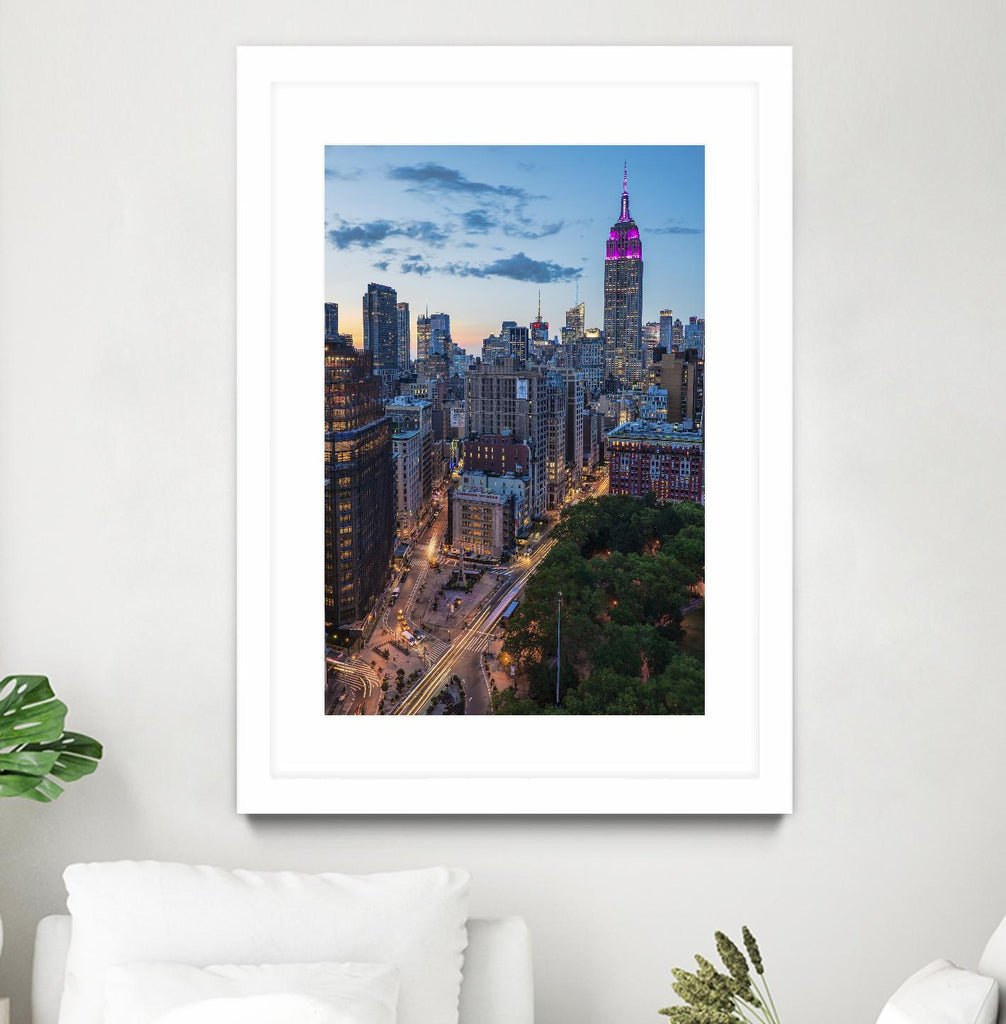 Manhattan Skyline at Twilight  par Franklin J. Kearney sur GIANT ART - scène de ville jaune