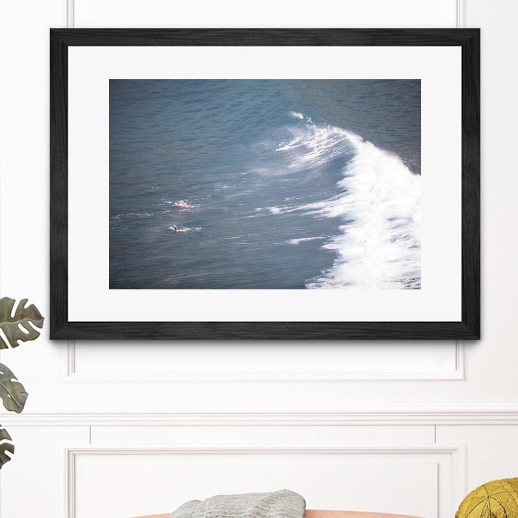 Surfers Delight by Aaron Matheson on GIANT ART - white sea scene