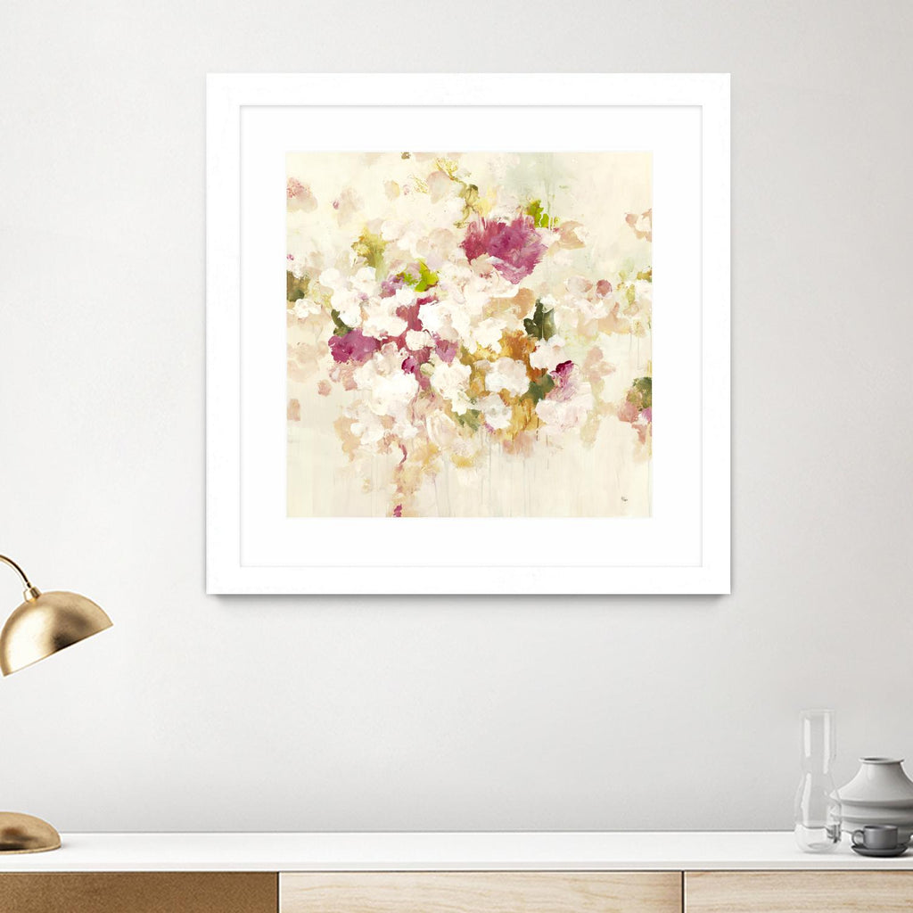 Floral Blush V4 de Lisa Ridgers sur GIANT ART - blanc et crème, fleurs abstraites.