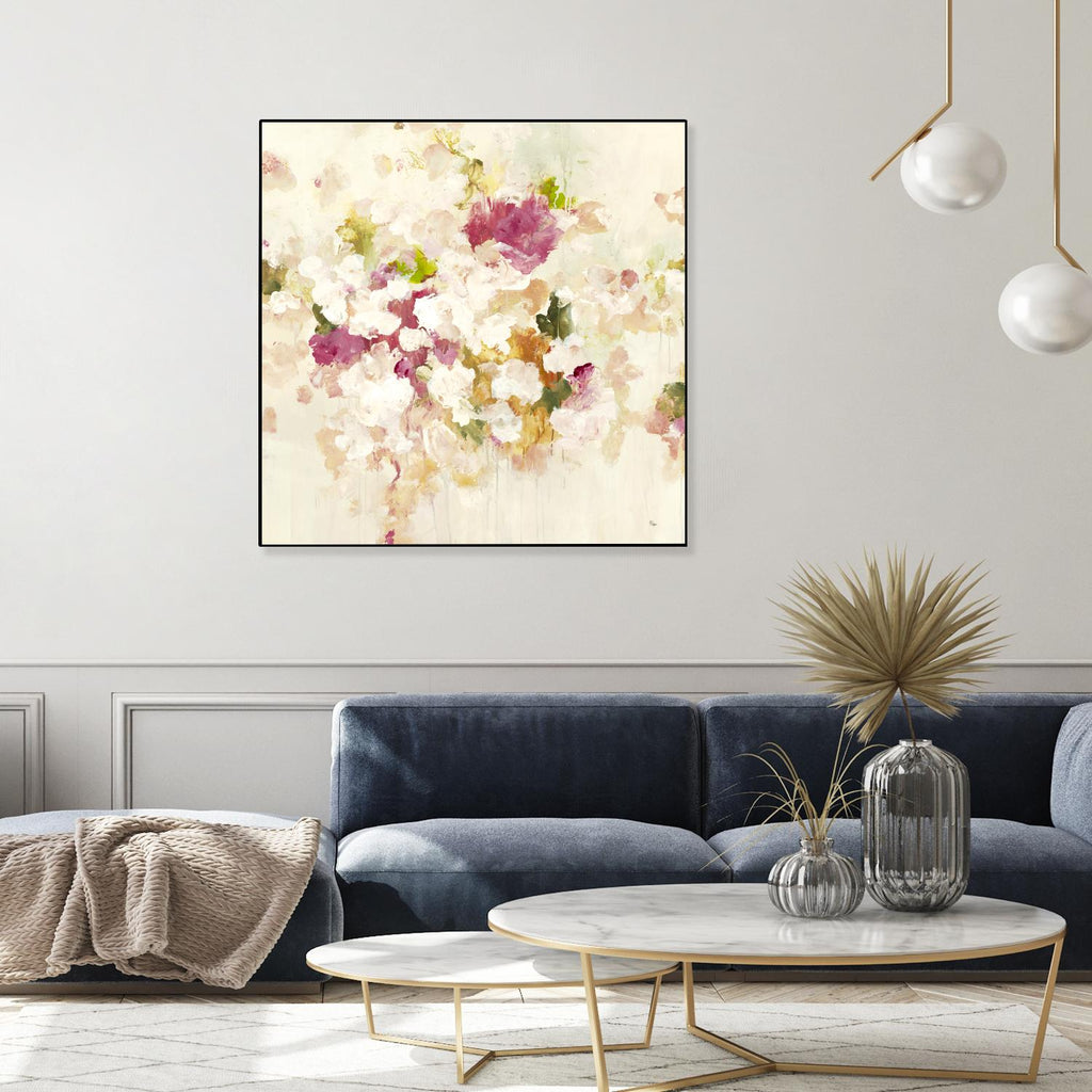 Floral Blush V4 de Lisa Ridgers sur GIANT ART - blanc et crème, fleurs abstraites.