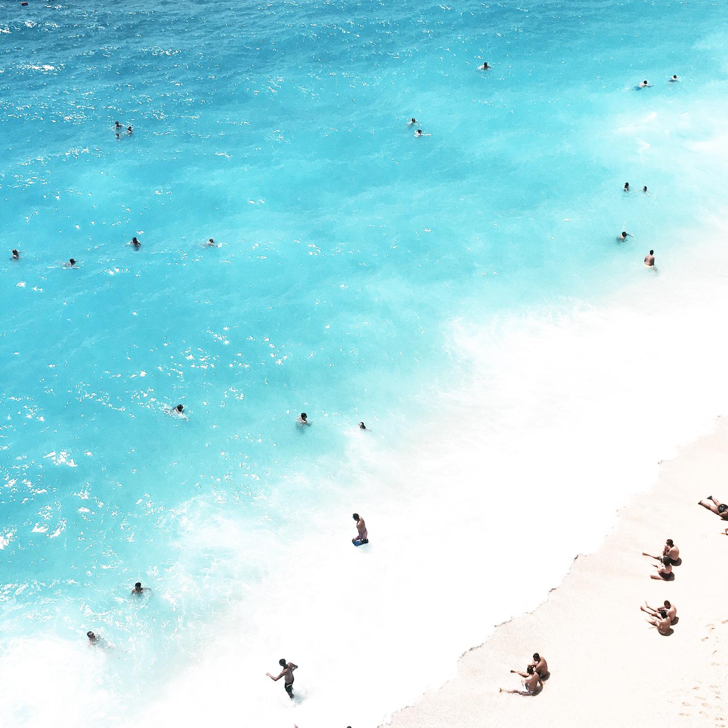 A day at the beach par Pexels sur GIANT ART - scène de mer bleue